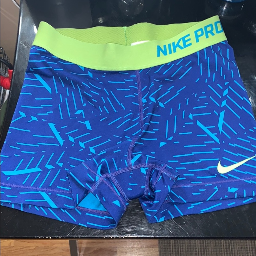 PATTERNED NIKE PROS
